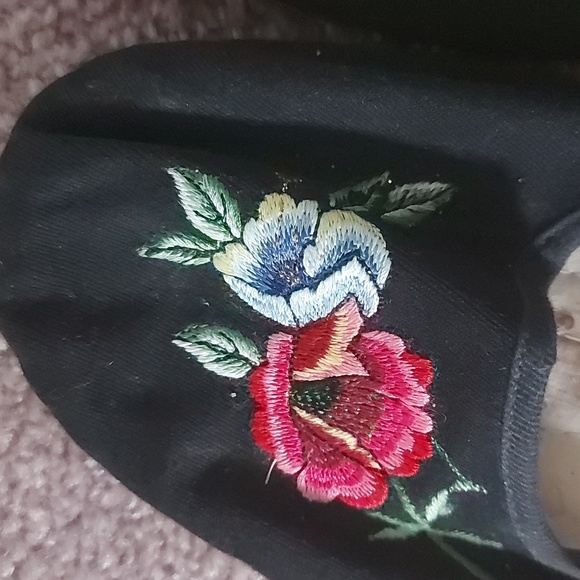 Zebra Brand Vintage Floral Flats - Picture 2 of 3